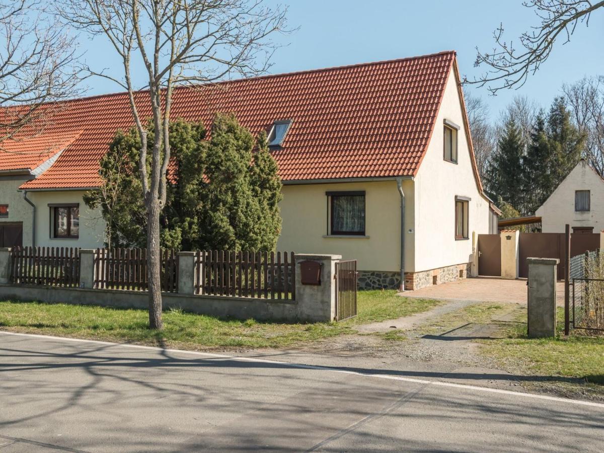 Alluring Holiday Home In Meisdorf With Garden Bagian luar foto